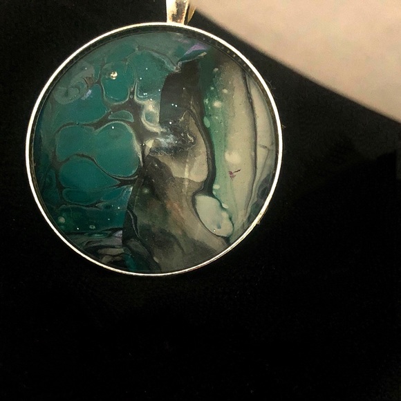 🍁2-for-$18🍁 Hand-Painted Fluid Art Pendant - Picture 2 of 3